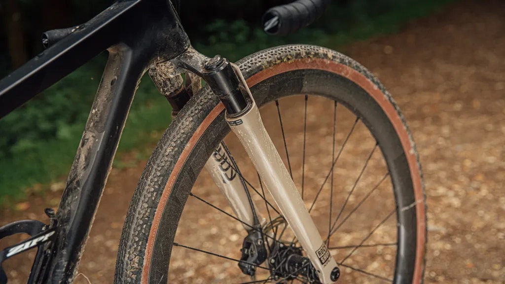 Adaptive suspension gravel bikes front forks